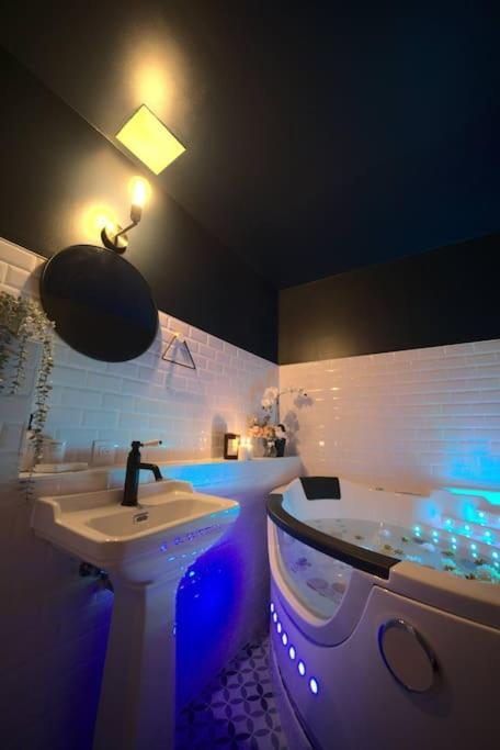Luxury Room Jacuzzi Centre Ville Haut De Gamme Mülhausen Exterior foto