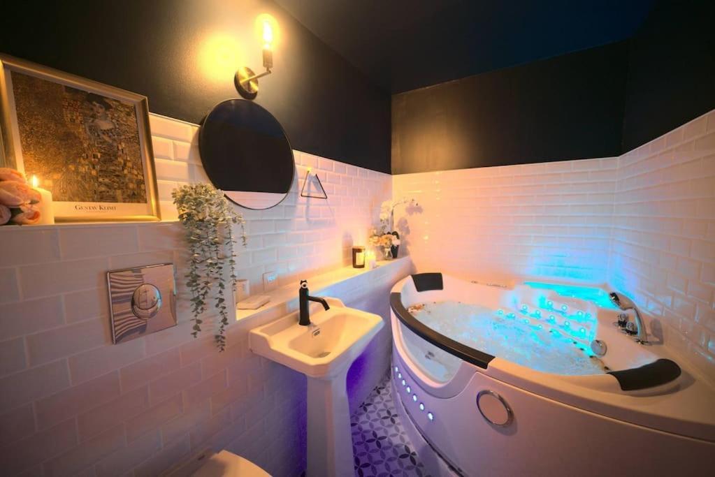 Luxury Room Jacuzzi Centre Ville Haut De Gamme Mülhausen Exterior foto